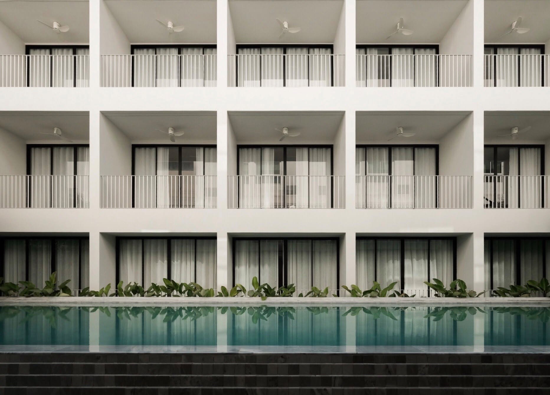 CHTB11 การจัดวางผังของการขยาย ได้ทำการวางสระว่ายน้ำไว้ในองศทิศทางที่ดีของโครงการ และก็ช่วยเสริมประโยชน์ใช้สอยของโรงแรมอีกด้วย