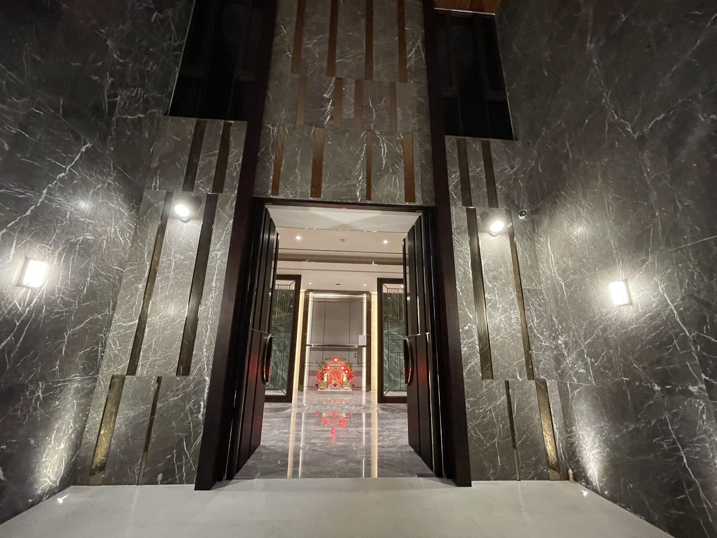 SCR25 โถงประตู Main Entrance โปร่งโล่ง มีขนาดใหญ่ ช่วยสะสมพลังดีให้ตัวบ้านทั้งหลังได้