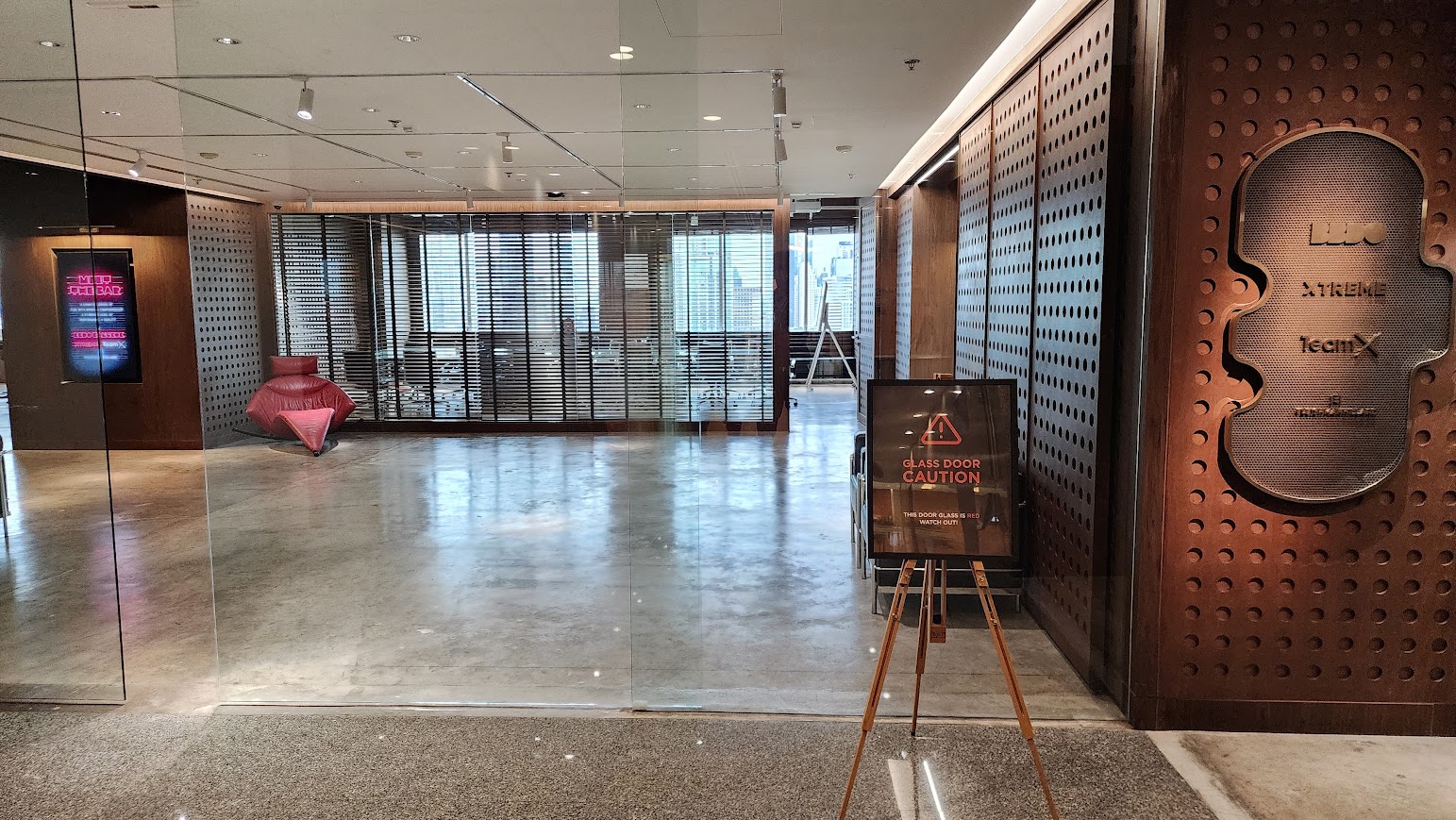 BBDOFengShui05 การปรับฮวงจุ้ยสำคัญอีกอย่างคือ การเปิดโถงทางเข้า Main Entrance ให้รับพลังจากโถงลิฟท์ของอาารมากที่สุด