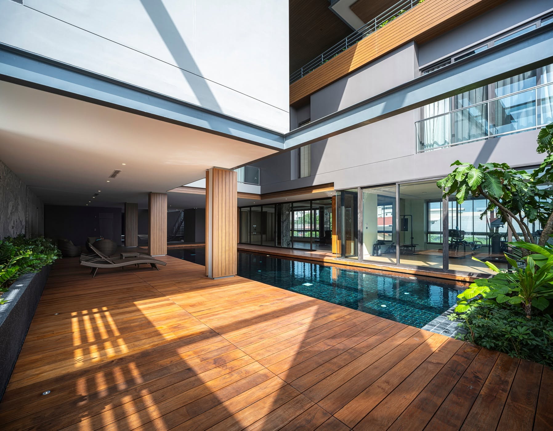 KMM07 การวาง Court สระว่ายน้ำในบ้าน ช่วยเสริมฮวงจุ้ยในเรื่องความสัมพันธ์ในบ้าน และยังช่วยให้แสงและลมถ่ายเทได้ดี