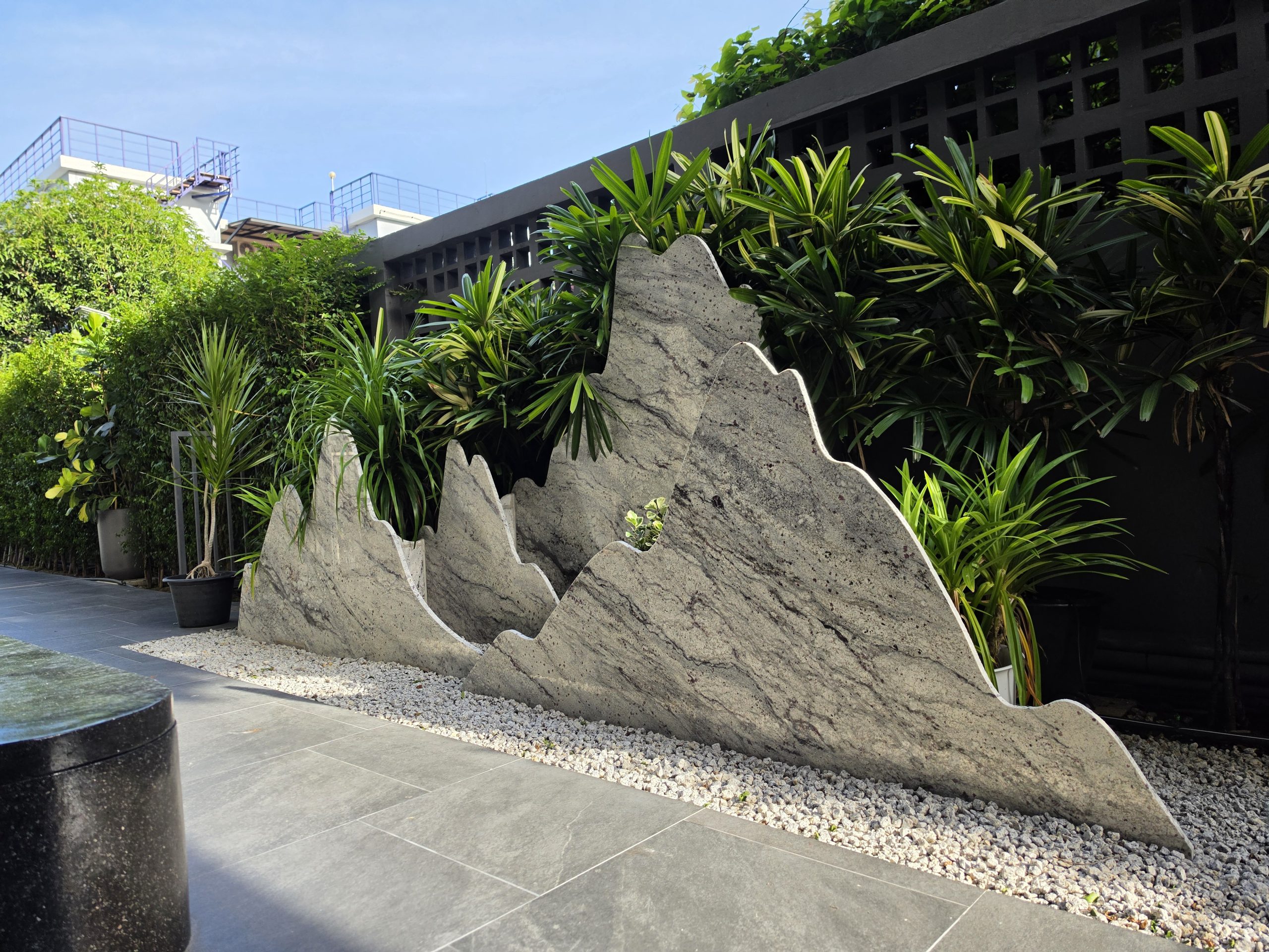 ทิศเสริมบารมีด้านหลังบ้าน ต้องการความหนักแน่นเหมือนภูเขา