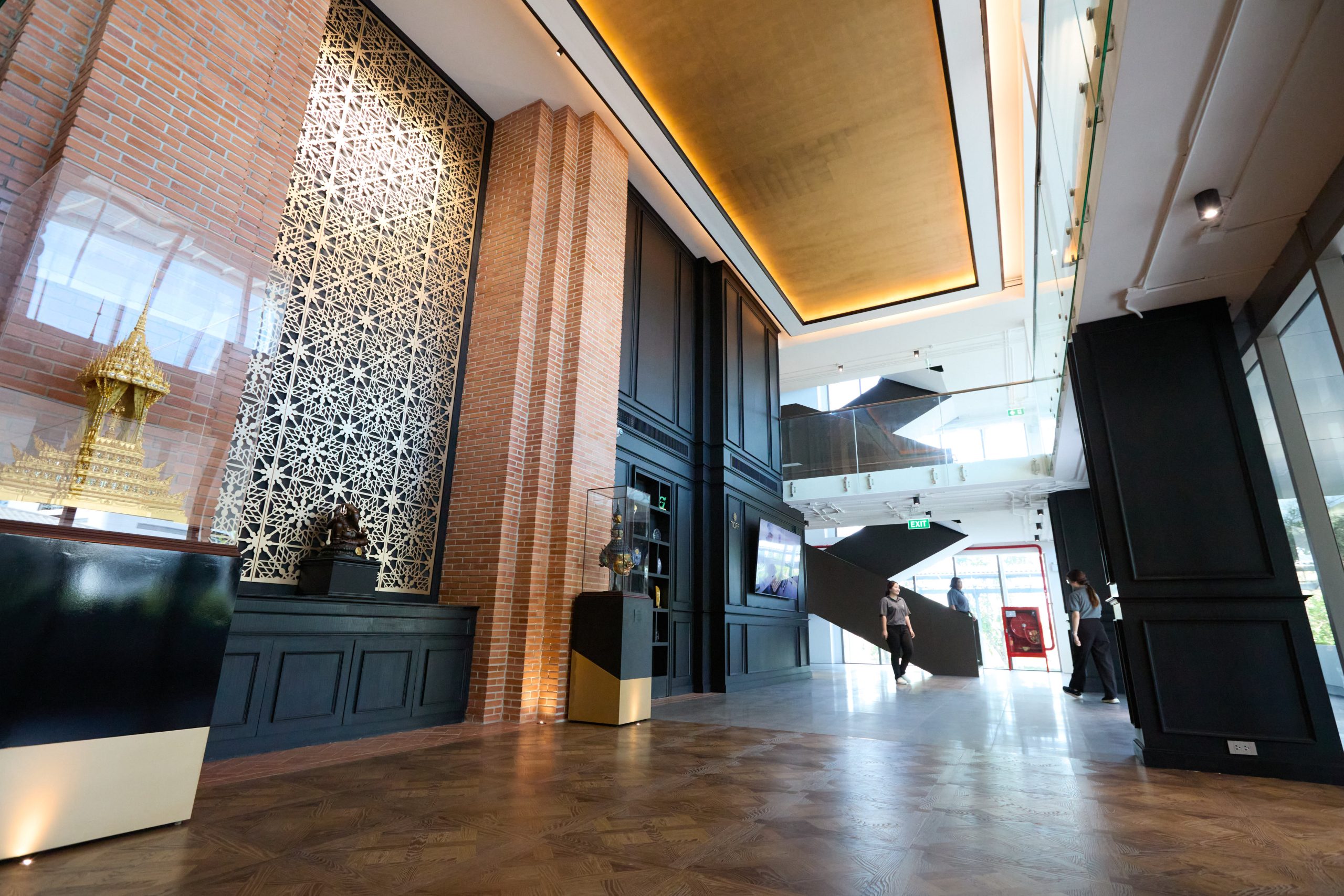 โถง Lobby ของอาคาร Co-Creation Space มีความโปร่งโล่งสะสมพลังได้ดี และเชื่อมต่อกับโถงบันไดและโถงลิฟท์